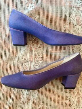 True Vintage 90s Purple Fabric Pumps